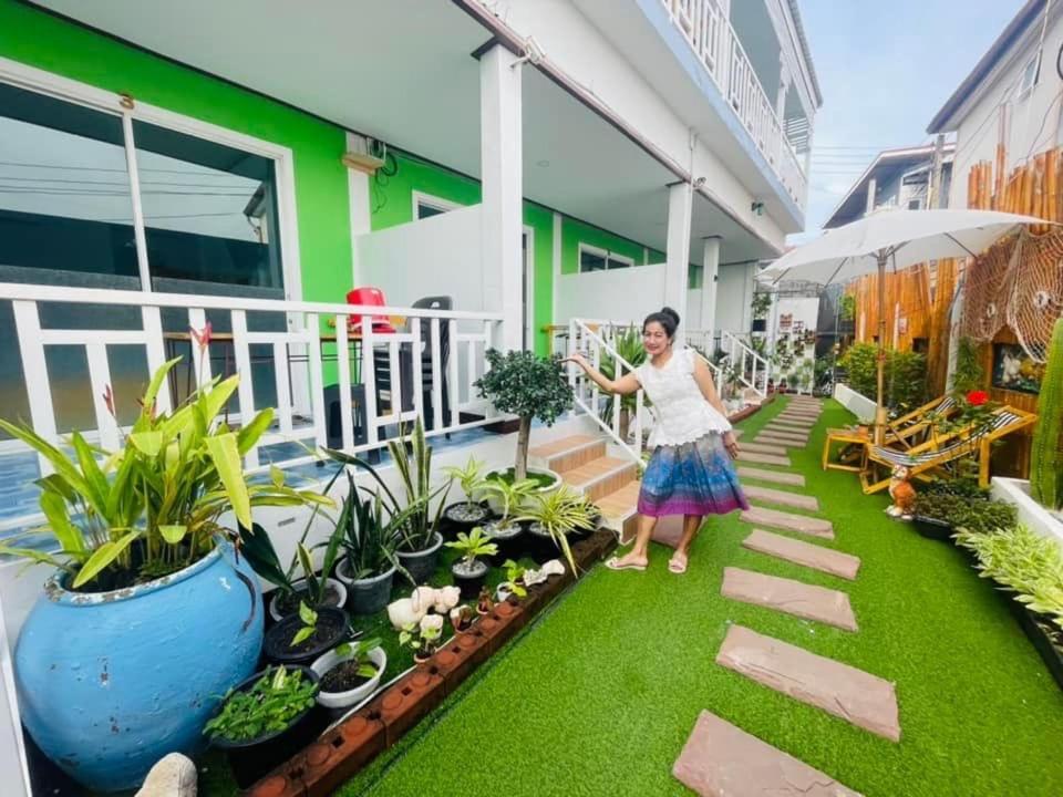 Baan Tipsukon Bed & Breakfast Ko Lan Exterior photo